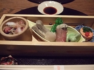 手の込んだ前菜。思わず「おぉっ・・・」